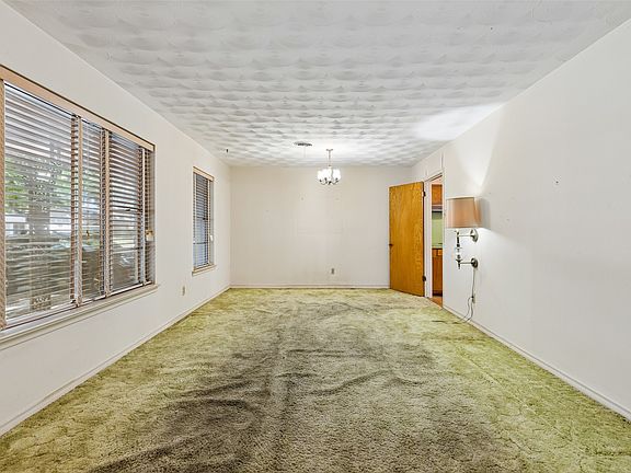5th image of 10519 Estate Ln