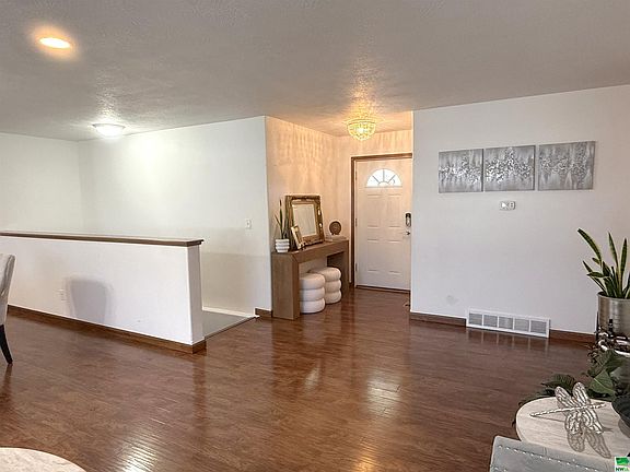 2nd image of 1821 Missouri View Ln
