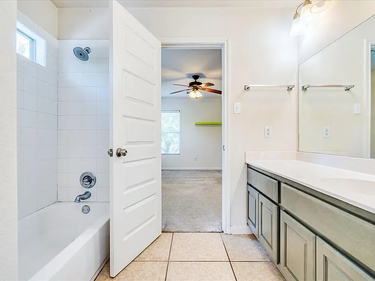 2924 Bond Dr #4C — Photo 20