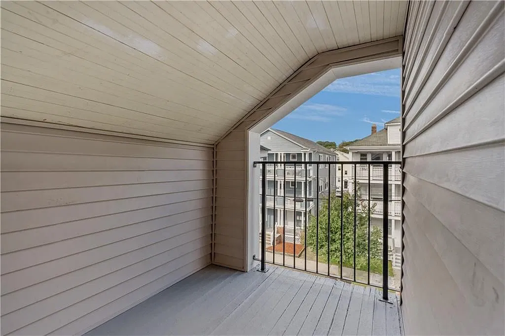 3 bed, 1.0 bath, 854 sqft, $2,600 — Photo 2