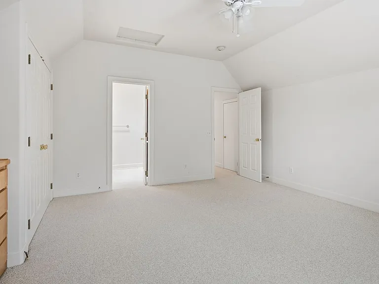 1588 Oak St — Photo 28