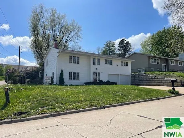 1416 Navaho Cir, Sioux City, IA 51104