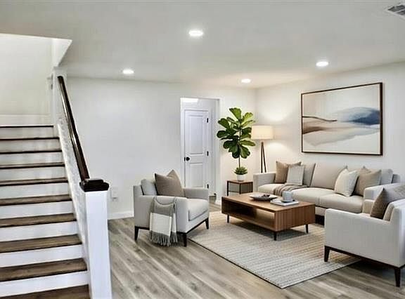 4th image of 410 Belvedere Dr
