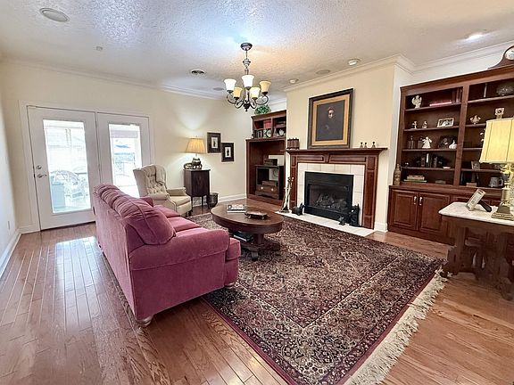 2nd image of 1361 Rutherford St