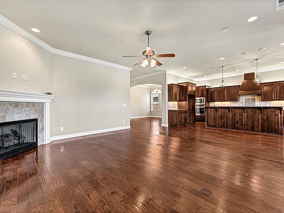 4th image of 3642 N Jules Verne Ave