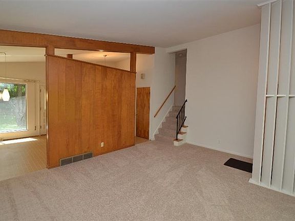 4th image of 2624 Roseland Dr
