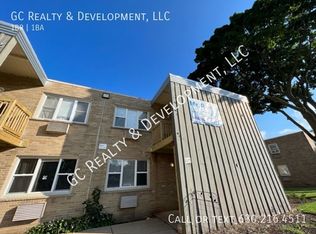 225 Uteg St APT 3, Crystal Lake, IL 60014