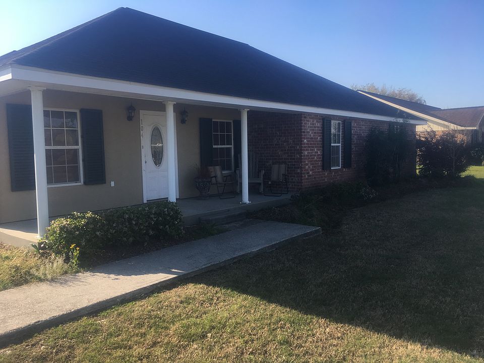 1st image of 104 Farm St