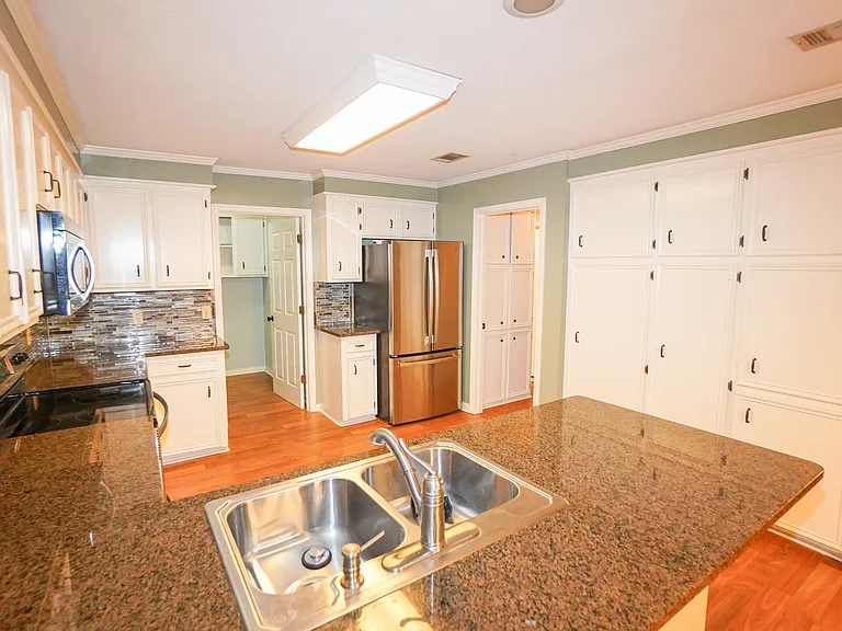 325 Mockingbird Ln — Photo 11