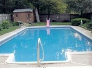 17 Courier St, Weymouth, MA 02190