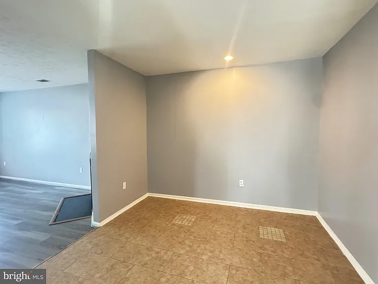 7233 Mill Creek Ct — Photo 5