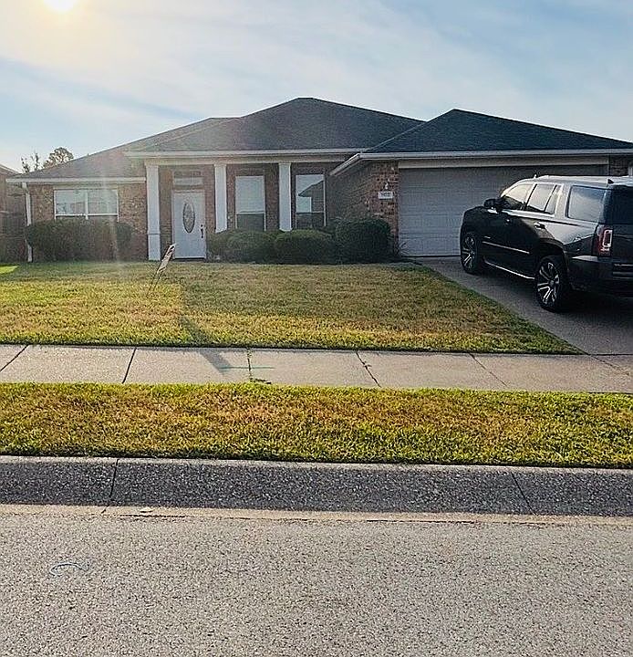 1st image of 1103 E Park Dr