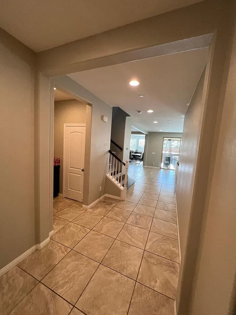 Beautiful 5 bedroom 5 bathroom home in Sycamore Creek! — Photo 2