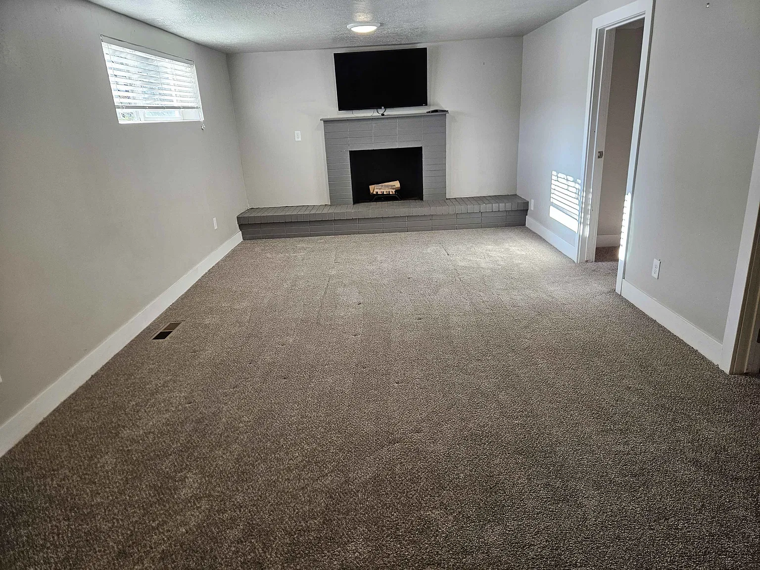 3 bed, 1.5 bath, 1200 sqft, $2,000 — Photo 4