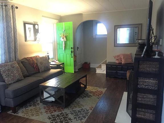 4th image of 1039 Woodrow St