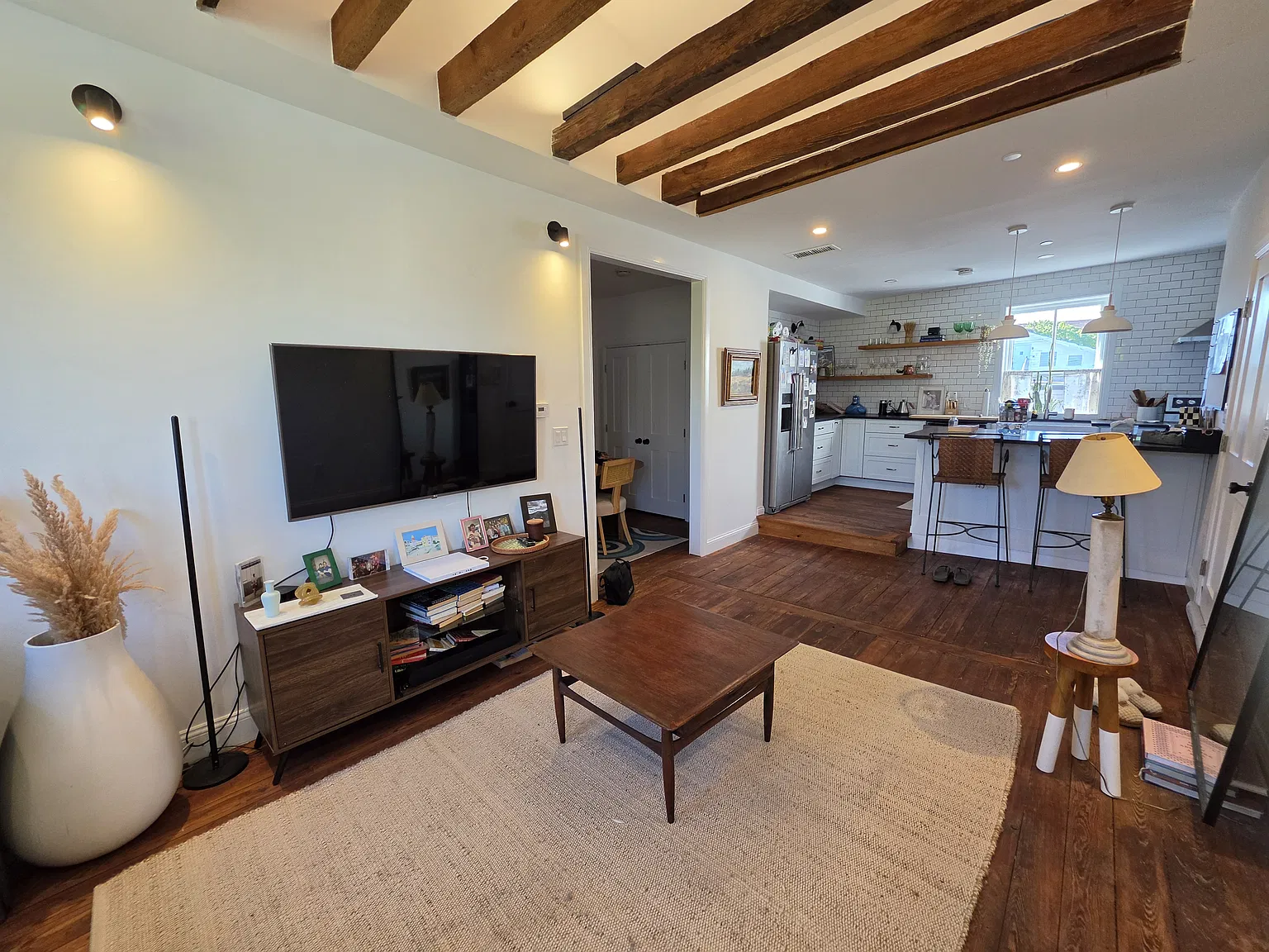 2 bed, 1.5 bath, 979 sqft, $2,500 — Photo 3
