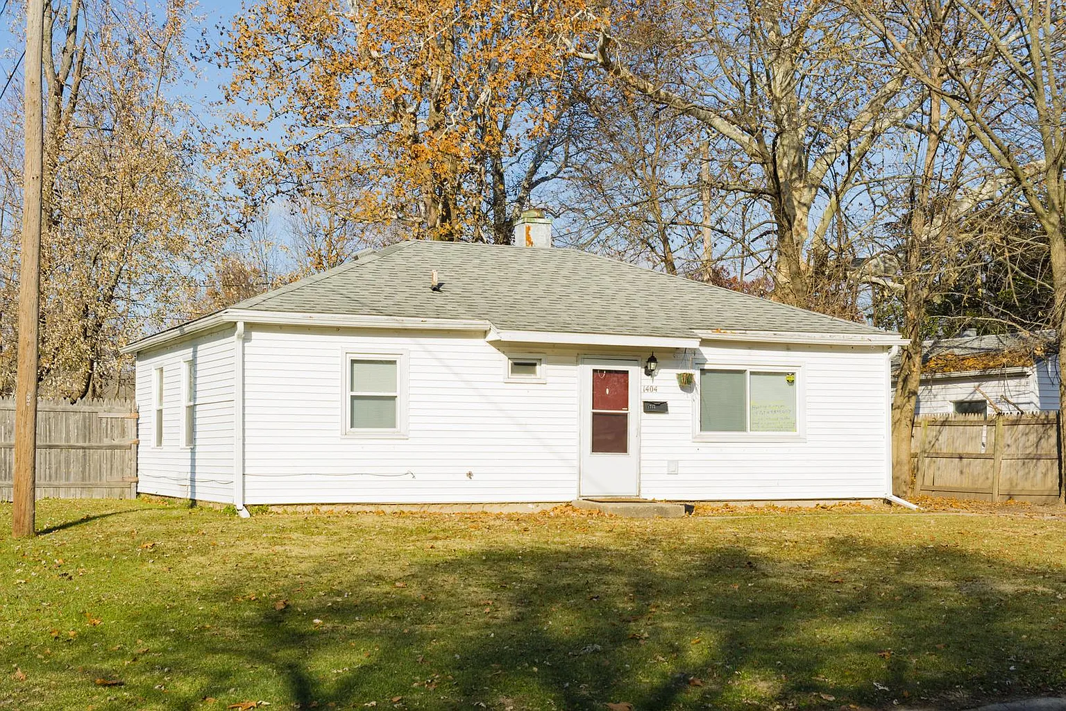 1404 Laurel Dr photo 1
