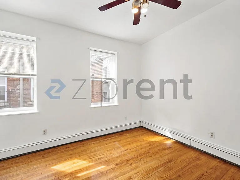 34 Cunard St #3 — Photo 14