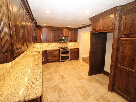 5th image of 3705 Jeanette Dr