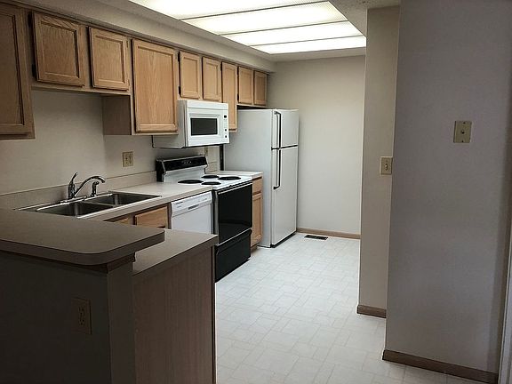 5th image of 91 Stonegate Cir
