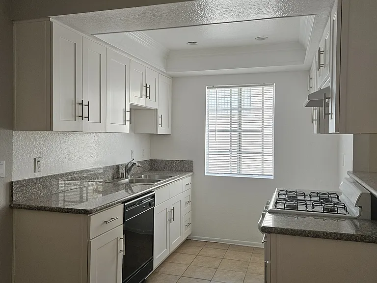 409 W Dryden St #G — Photo 9