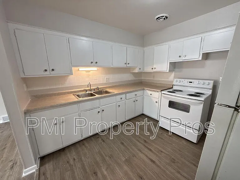 7701 W Hampton Ave #3 — Photo 6