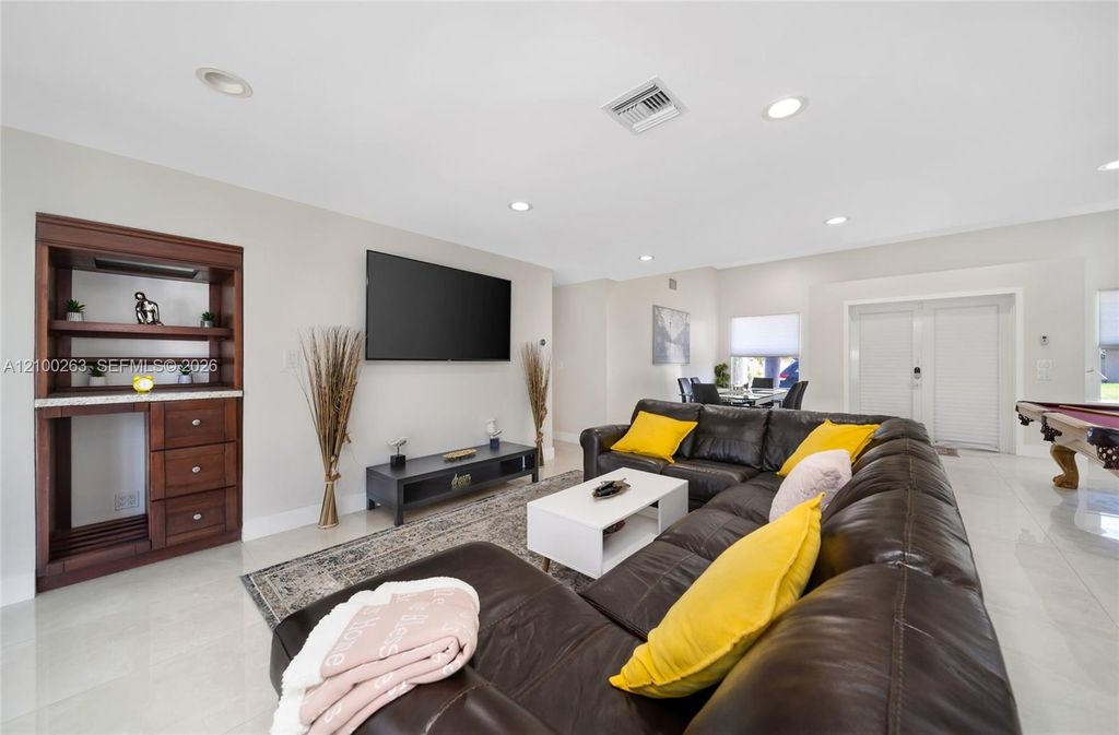 31 SE 12th St, photo 8