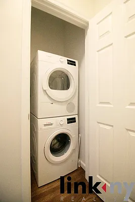 Rented by Link NY Realty | media 37