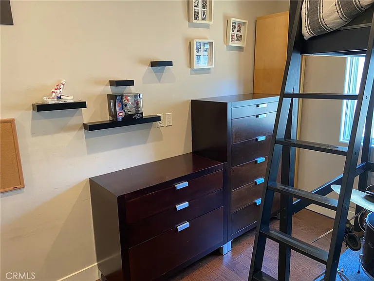 4470 Stansbury Ave — Photo 43