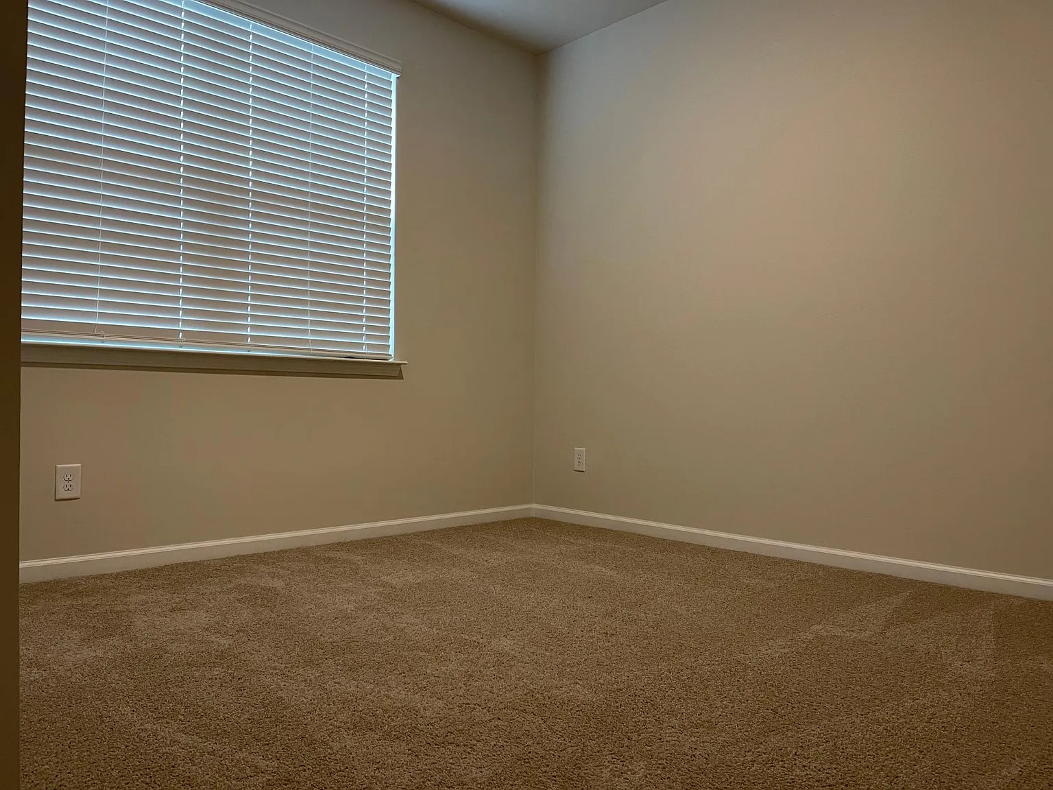 4 bed, 1800 sqft, $2,250 — Photo 3