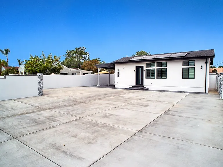 13310 Glenoaks Blvd — Photo 21