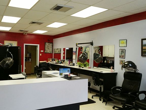 3rd image of 930 Santa Maria Blvd