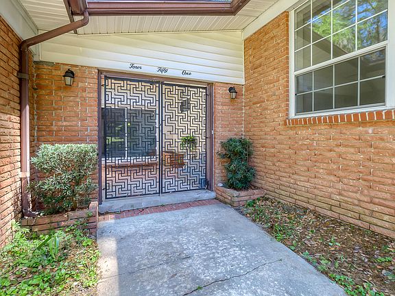 3rd image of 451 Arlington Pl