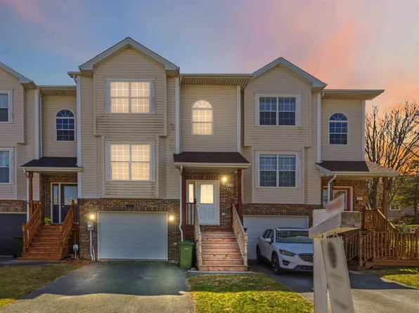 219 Green Village Ln, Halifax, NS B2Y 4V5