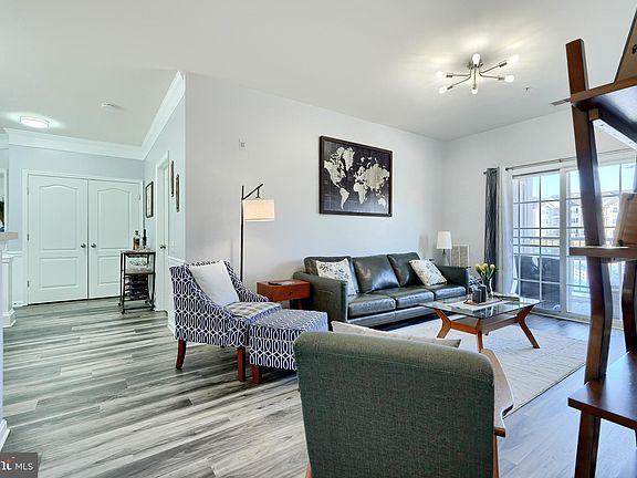2nd image of 502 Lloyd Pl Unit 7
