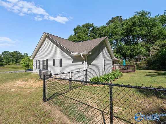 4th image of 382 Solitude Ave
