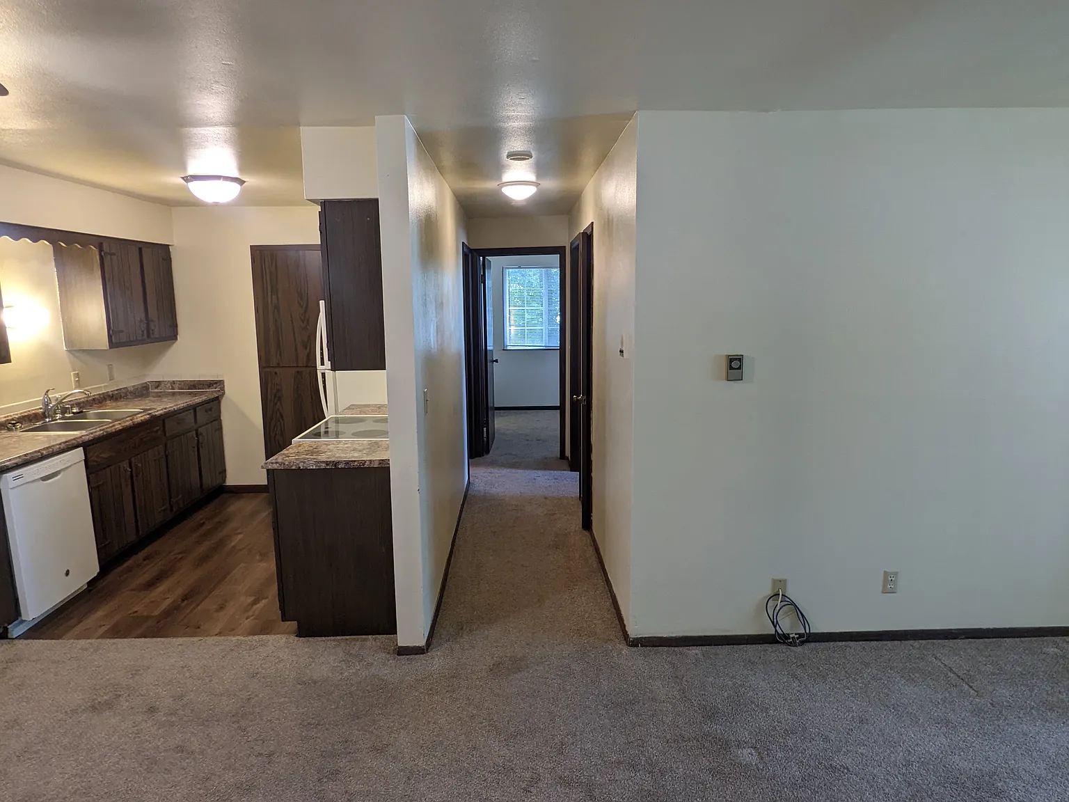2 bed, 1.5 bath, 1000 sqft, $1,200 — Photo 3