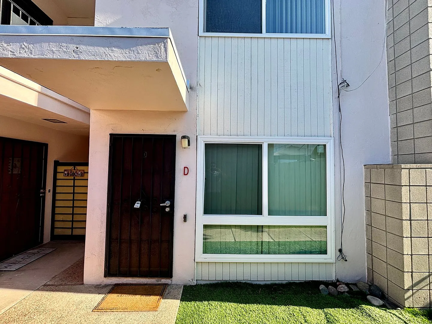 Updated 2 Bed 1.5 Bath Apt. in Coronado — Photo 3