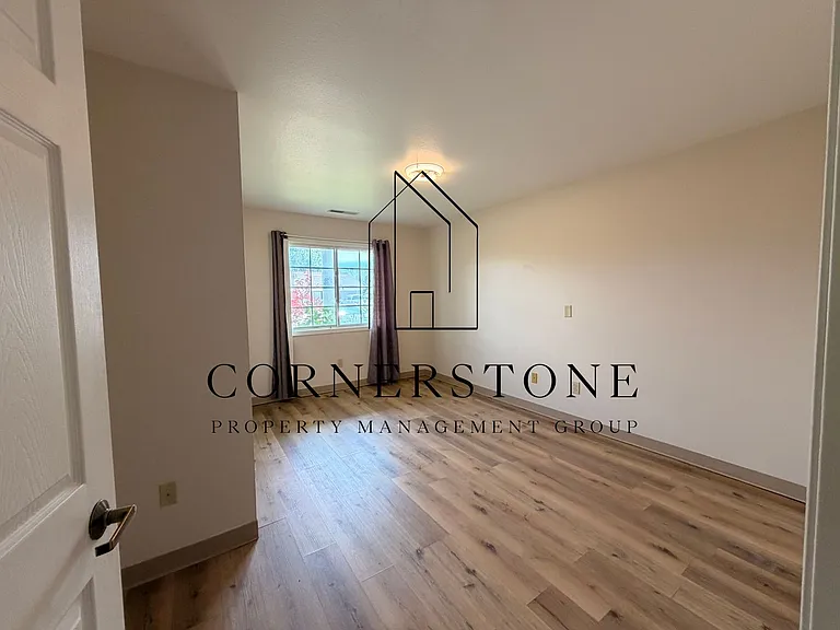 1806 Main St — Photo 14