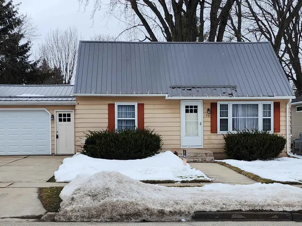 128 Union St, Ripon, WI 54971
