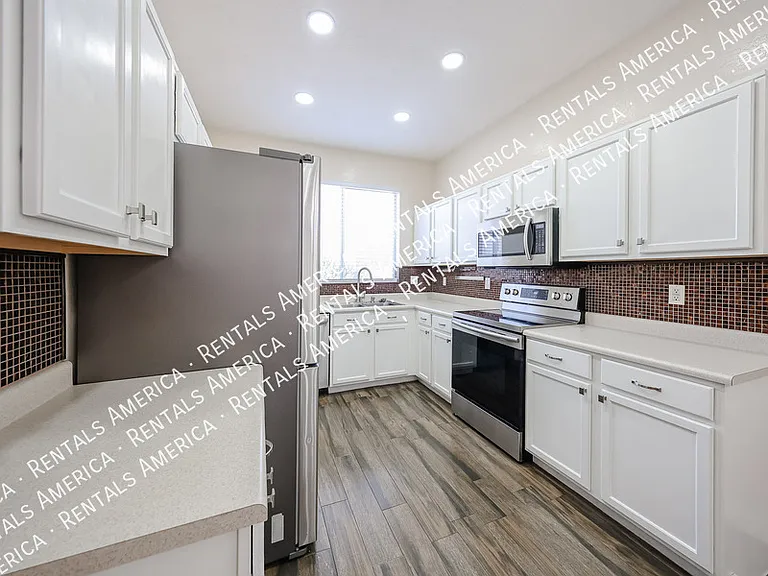 15428 W Mauna Loa Ln — Photo 17