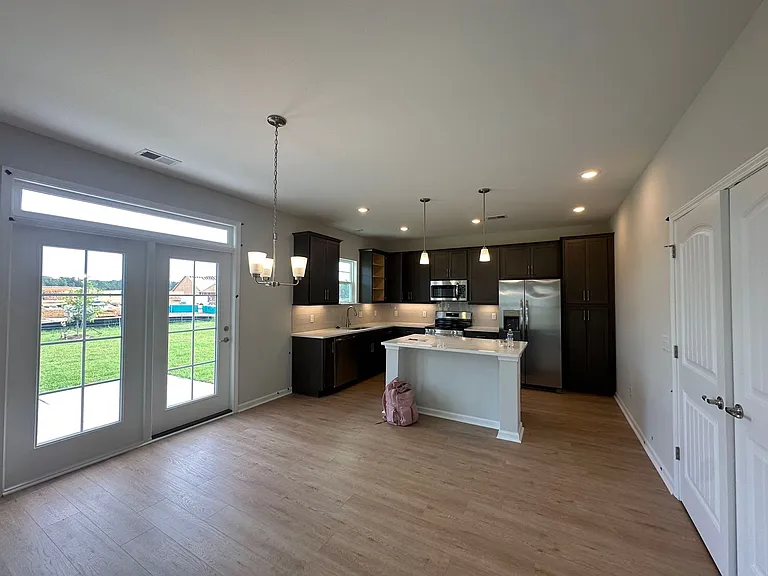 16 Roxbury Dr — Photo 8