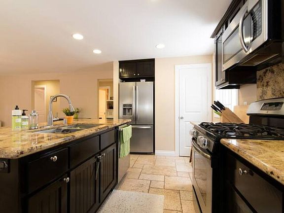 5th image of 510 Sapphire St