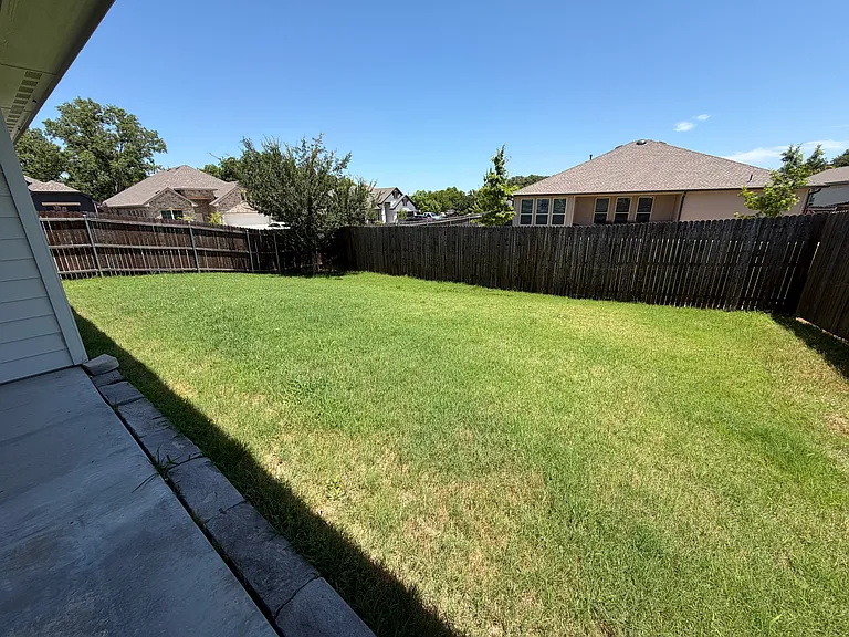 350 Carlisle Dr — Photo 28