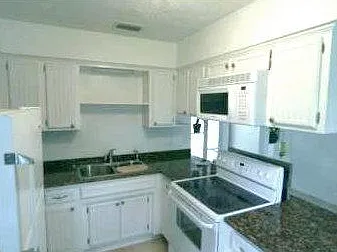 3 bed, 1107 sqft, $2,500 — Photo 2