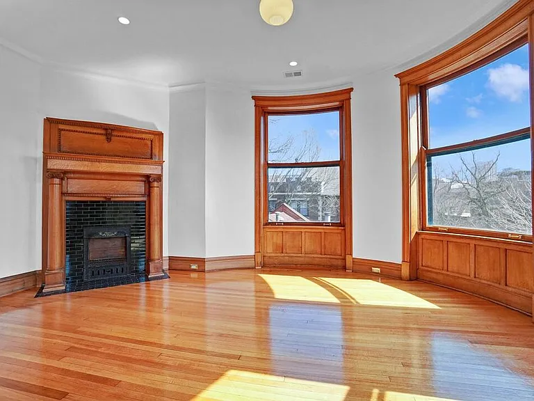 662 W Wellington Ave #3E — Photo 2