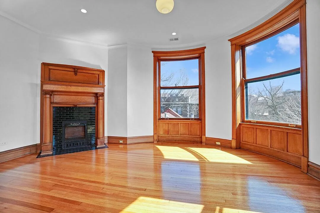 Building Photo - 662 W Wellington Ave #3E