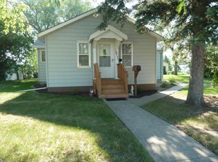 1011 8th Ave SE, Jamestown, ND 58401