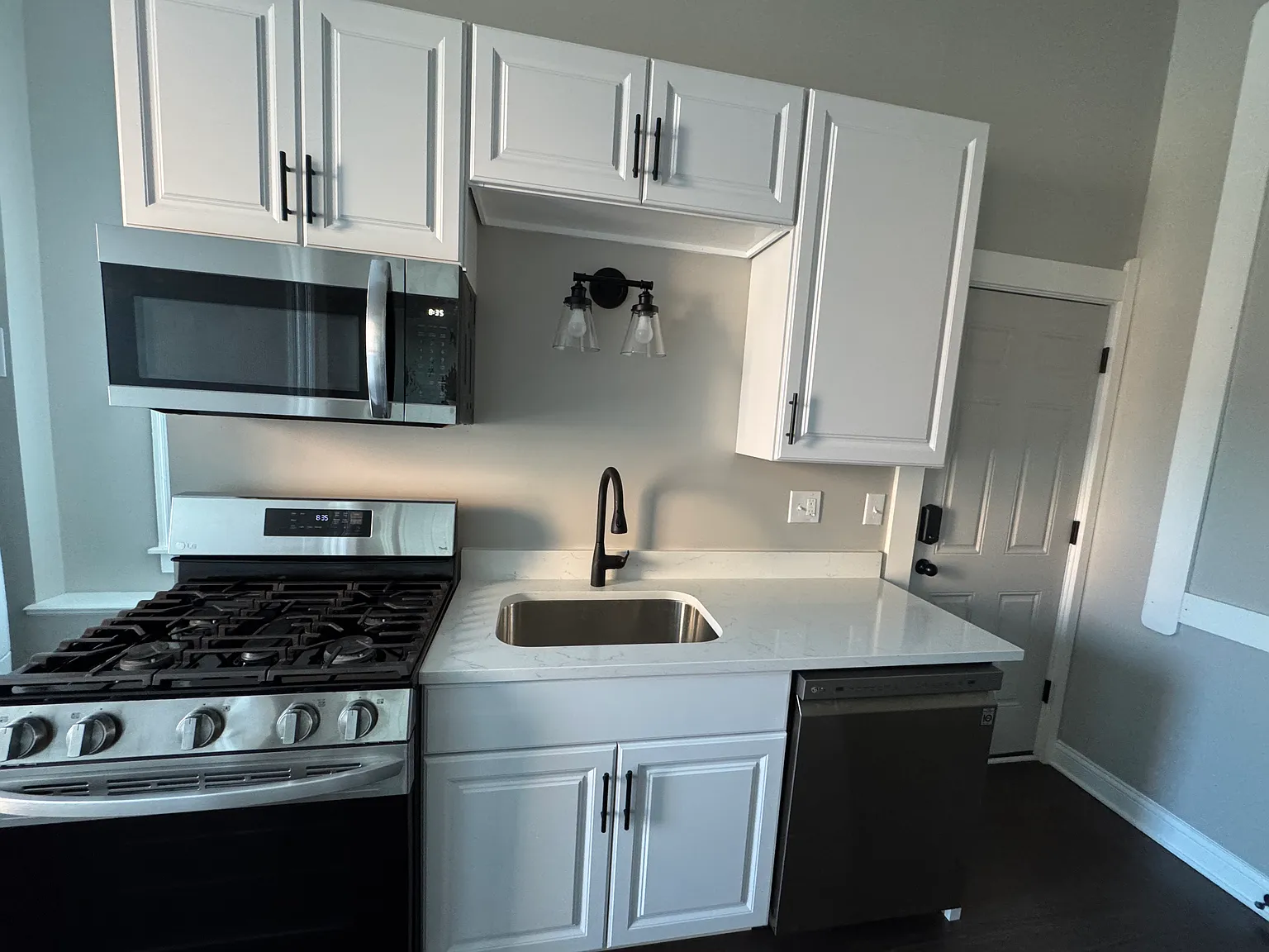 2 bed, $1,200 — Photo 3