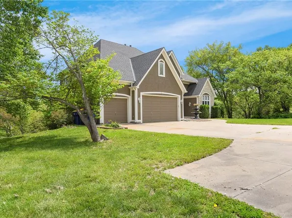 9007 Scott Dr, De Soto, KS 66018